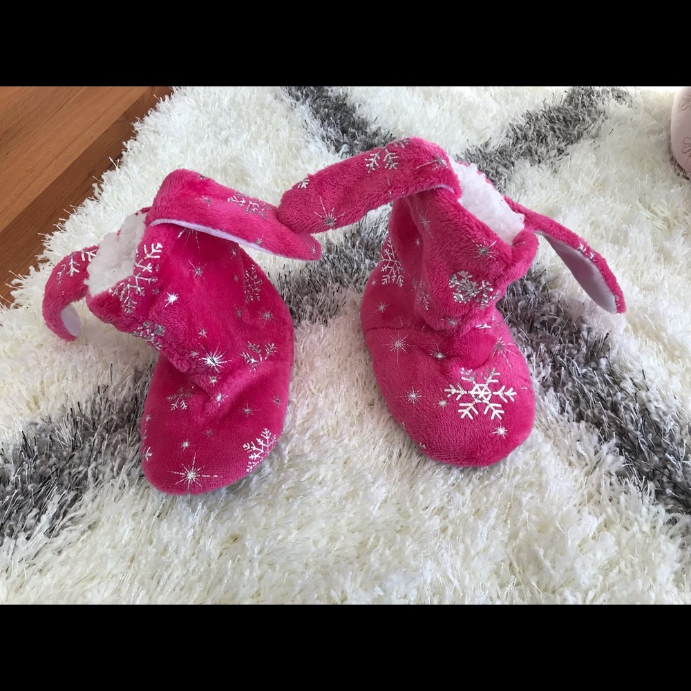 NWOT girl slippers